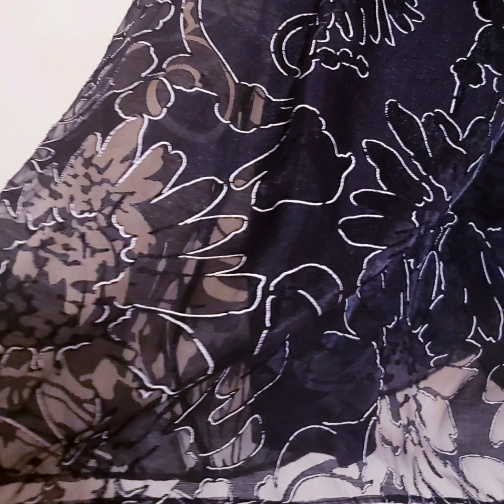 White house | black market black dress -Size 6 - Picture 6 of 8